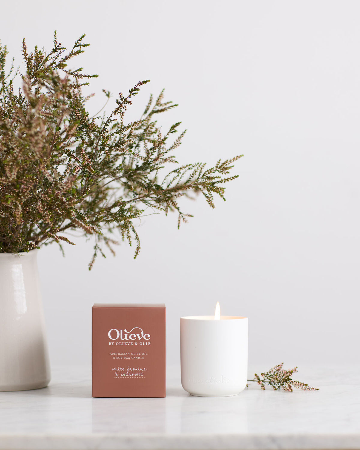 Olieve & Olie Hand Poured Candle - White Jasmine and Cedarwood